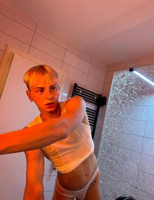 Zarcy photo 66, european, athletic, blonde hair, 175 cm, 65 kg, Hong Kong