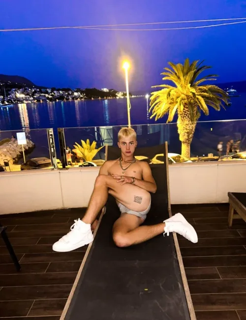 Zarcy photo 81, european, athletic, blonde hair, 175 cm, 65 kg, Hong Kong