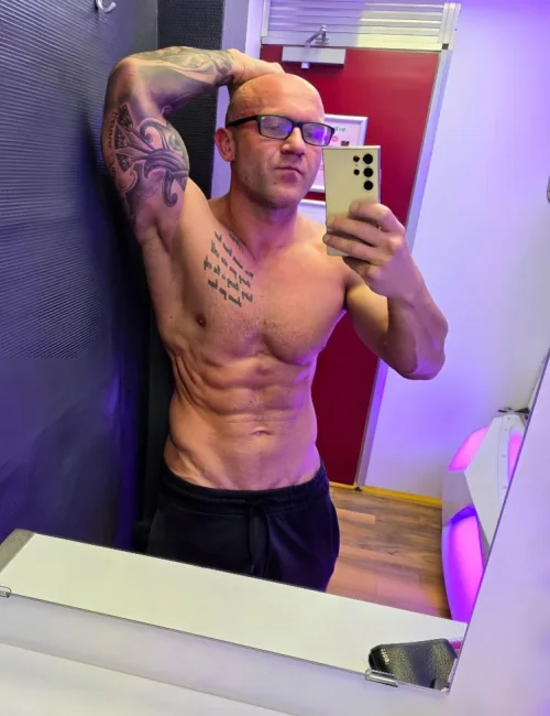 Alonzo photo 12, european, curvy, brunette, 180 cm, 90 kg, Hong Kong
