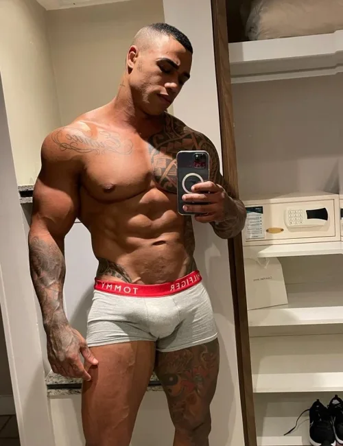 Galvao photo 5, asian, busty, black hair, 180 cm, 95 kg, Hong Kong
