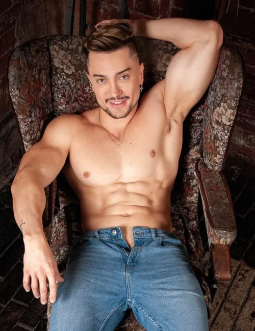 Gustavo photo 24, european, curvy, blonde hair, 183 cm, 90 kg, Hong Kong