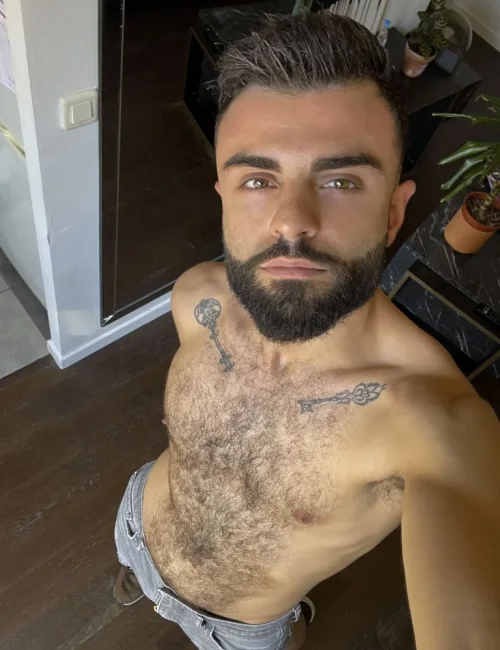 Thom photo 3, european, average, black hair, 180 cm, 72 kg, Hong Kong