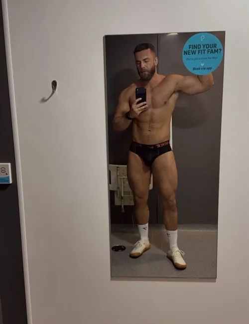 Tobias photo 10, european, busty, brunette, 193 cm, 115 kg, Hong Kong
