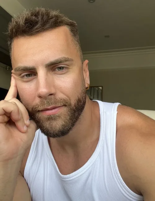 Tobias photo 7, european, busty, brunette, 193 cm, 115 kg, Hong Kong