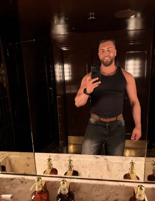 Tobias photo 8, european, busty, brunette, 193 cm, 115 kg, Hong Kong