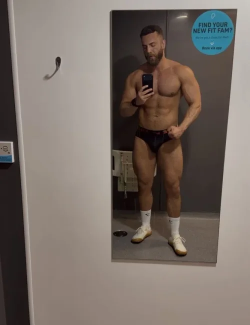 Tobias photo 9, european, busty, brunette, 193 cm, 115 kg, Hong Kong