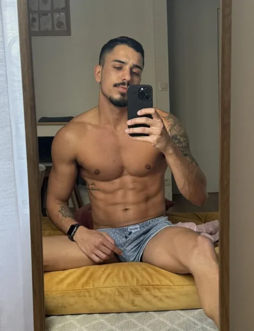 Vitor photo 16, european, average, black hair, 188 cm, 83 kg, Hong Kong