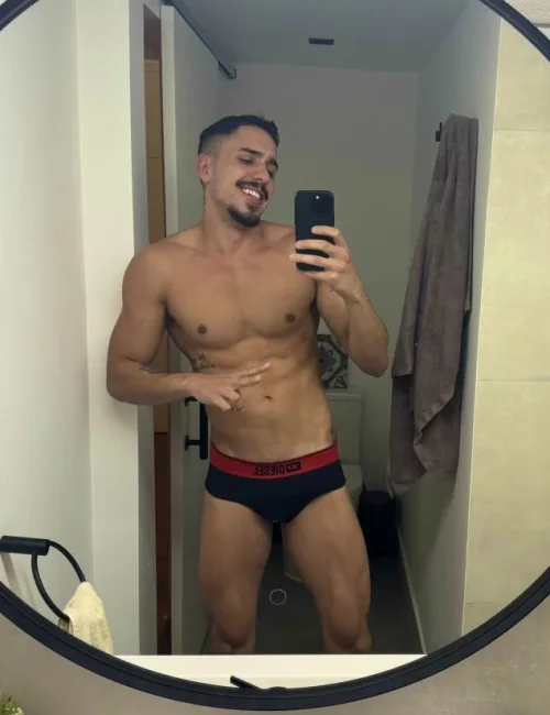 Vitor photo 17, european, average, black hair, 188 cm, 83 kg, Hong Kong