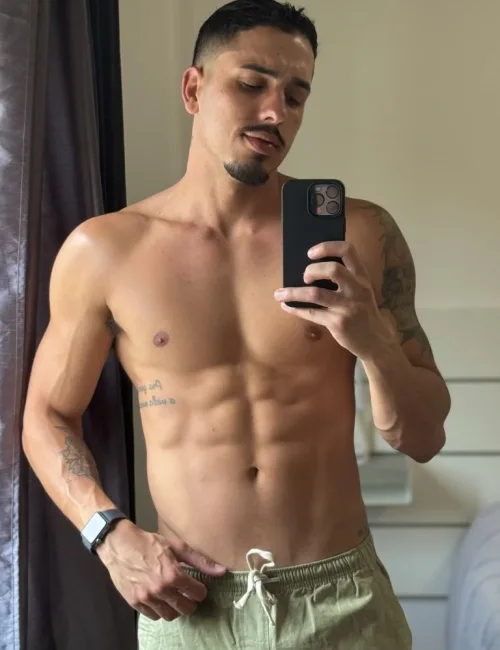 Vitor photo 23, european, average, black hair, 188 cm, 83 kg, Hong Kong