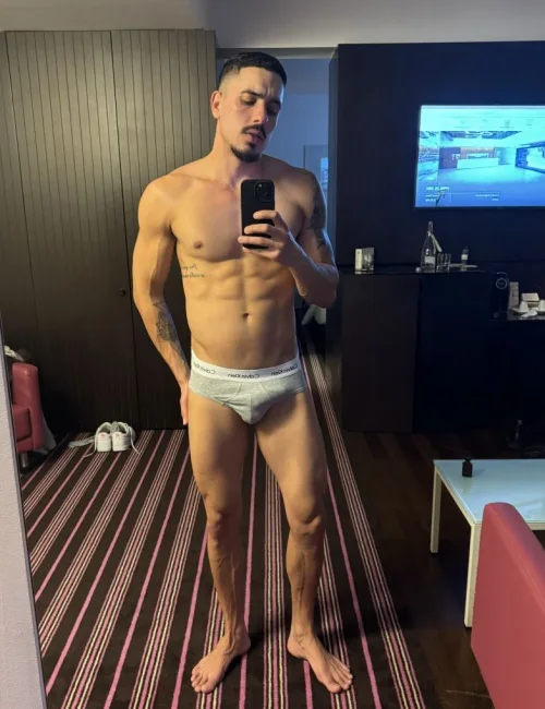 Vitor photo 24, european, average, black hair, 188 cm, 83 kg, Hong Kong
