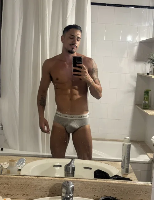 Vitor photo 8, european, average, black hair, 188 cm, 83 kg, Hong Kong