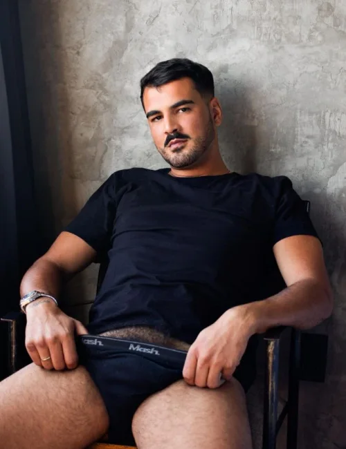 Vensky photo 4, european, average, black hair, 195 cm, 95 kg, Hong Kong