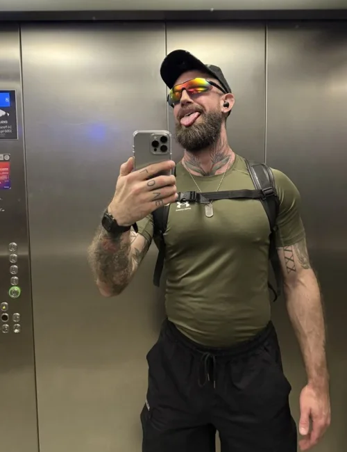 Troy photo 2, european, curvy, brunette, 185 cm, 93 kg, Hong Kong