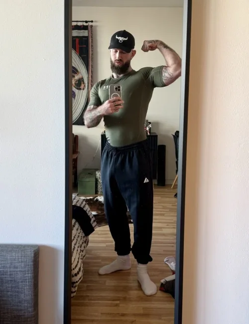 Troy photo 9, european, curvy, brunette, 185 cm, 93 kg, Hong Kong