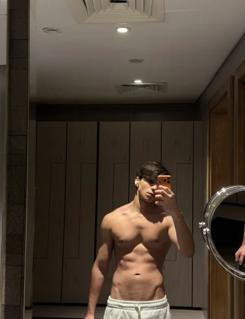Byron photo 11, asian, athletic, black hair, 173 cm, 65 kg, Hong Kong