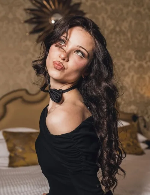 Hillary and Tori photo 2, european, slim, brunette, 169 cm, 52 kg, Medium bust, Hong Kong