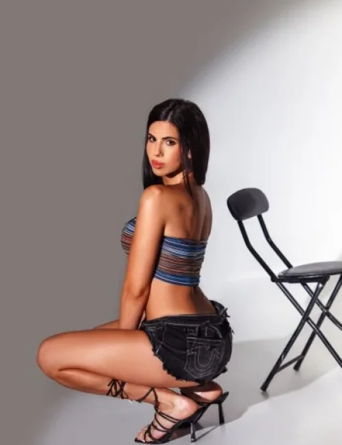 Victoria Mira photo 5, european, athletic, black hair, 176 cm, 63 kg, Medium bust, Hong Kong