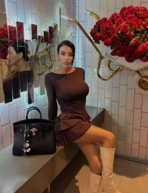 Kayla photo 6, european, curvy, black hair, 167 cm, 74 kg, Large bust, Hong Kong