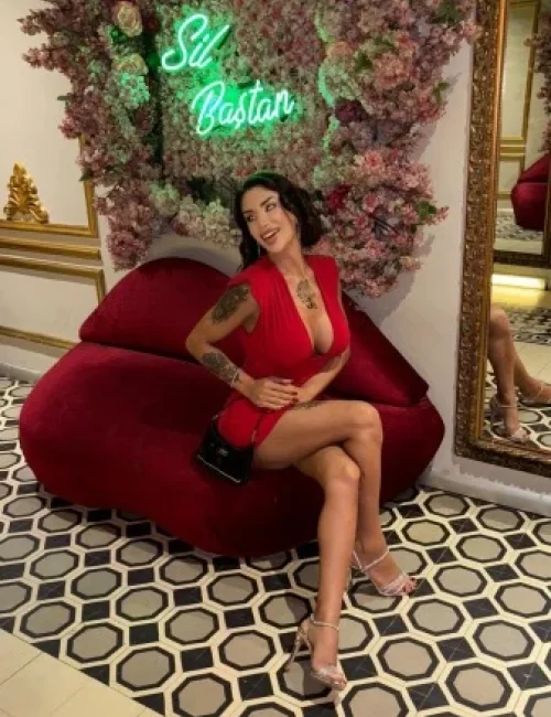 Kayla photo 9, european, curvy, black hair, 167 cm, 74 kg, Large bust, Hong Kong