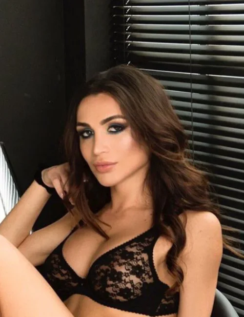 Yana photo 10, european, athletic, brunette, 170 cm, 55 kg, Medium bust, Hong Kong