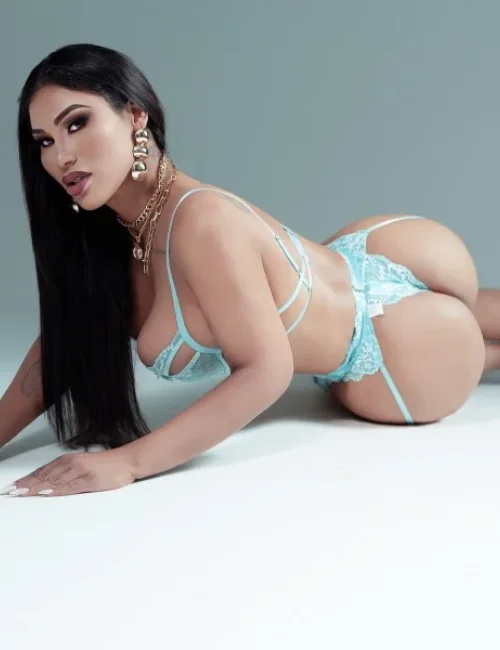 Gisela photo 8, european, curvy, black hair, 170 cm, 79 kg, Large bust, Hong Kong