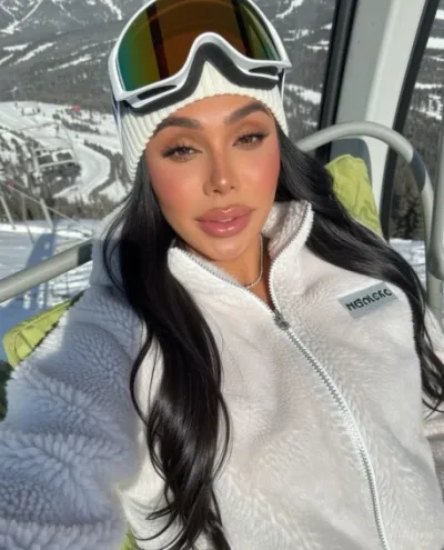 Berenice photo 1, european, athletic, black hair, 174 cm, 63 kg, Large bust, Hong Kong
