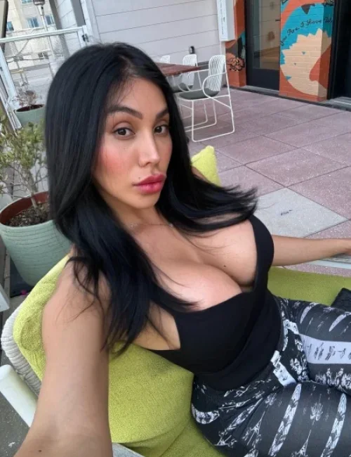 Berenice photo 9, european, athletic, black hair, 174 cm, 63 kg, Large bust, Hong Kong