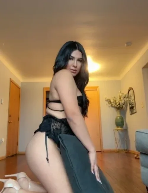 Verona photo 19, european, curvy, black hair, 167 cm, 70 kg, Medium bust, Hong Kong