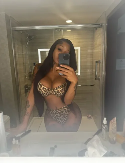 Niyah photo 16, asian, curvy, auburn hair, 174 cm, 77 kg, Large bust, Hong Kong
