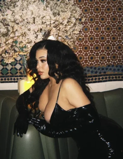 Raven photo 11, asian, curvy, black hair, 164 cm, 68 kg, Large bust, Hong Kong