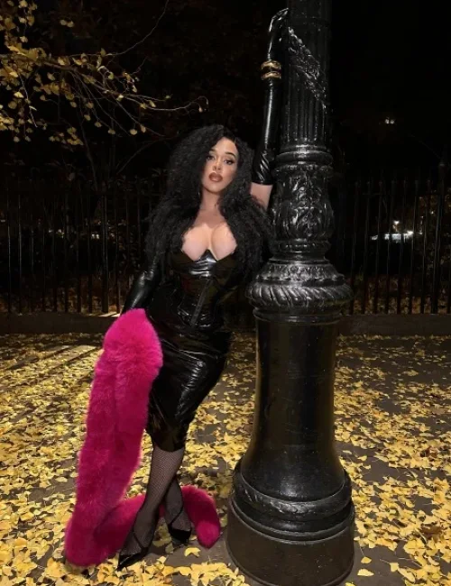 Raven photo 12, asian, curvy, black hair, 164 cm, 68 kg, Large bust, Hong Kong