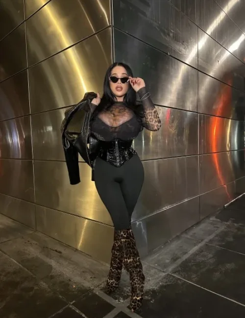 Raven photo 14, asian, curvy, black hair, 164 cm, 68 kg, Large bust, Hong Kong