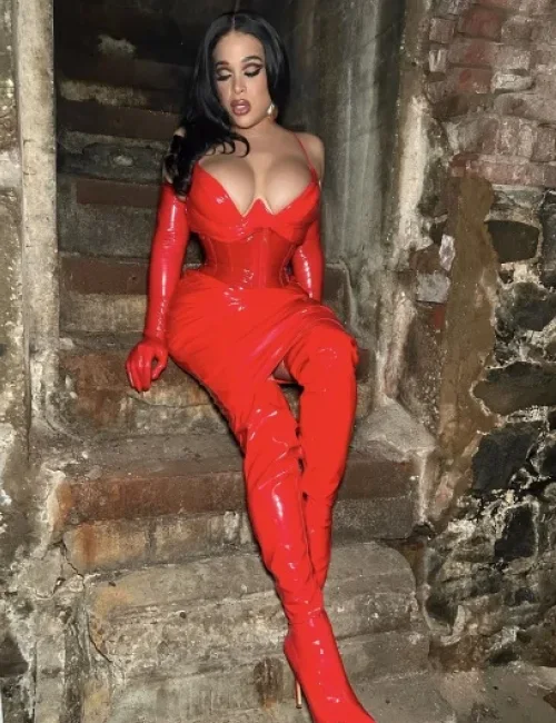 Raven photo 15, asian, curvy, black hair, 164 cm, 68 kg, Large bust, Hong Kong