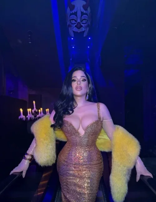 Raven photo 19, asian, curvy, black hair, 164 cm, 68 kg, Large bust, Hong Kong