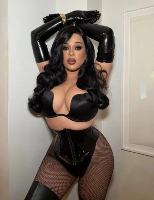 Raven photo 21, asian, curvy, black hair, 164 cm, 68 kg, Large bust, Hong Kong