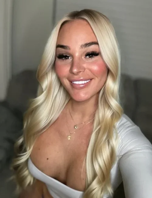 Kelsey photo 18, european, curvy, blonde hair, 170 cm, 77 kg, Large bust, Hong Kong