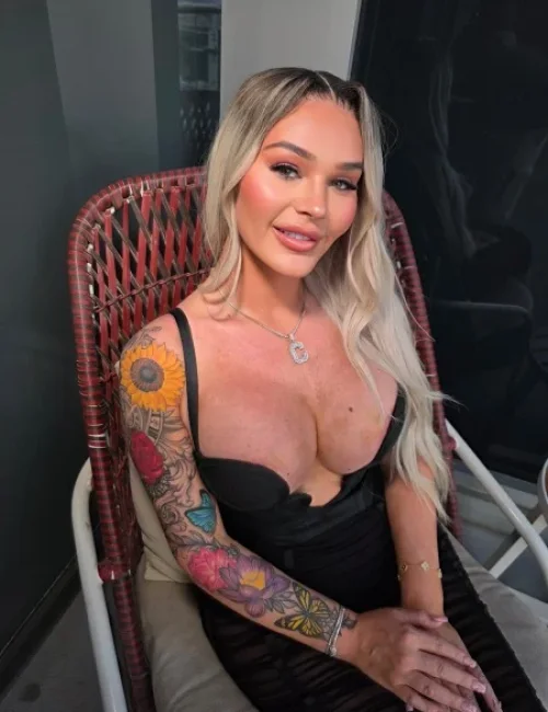 Kelsey photo 20, european, curvy, blonde hair, 170 cm, 77 kg, Large bust, Hong Kong