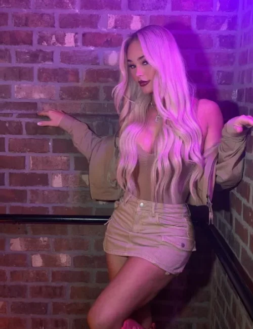 Kelsey photo 3, european, curvy, blonde hair, 170 cm, 77 kg, Large bust, Hong Kong