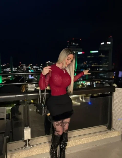 Kelsey photo 32, european, curvy, blonde hair, 170 cm, 77 kg, Large bust, Hong Kong