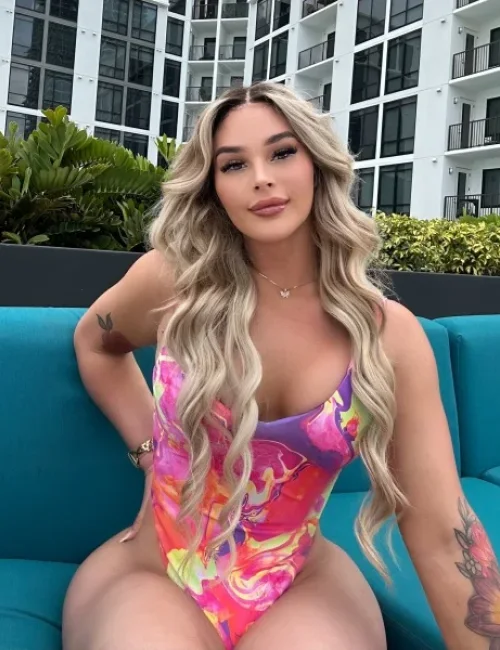 Kelsey photo 67, european, curvy, blonde hair, 170 cm, 77 kg, Large bust, Hong Kong