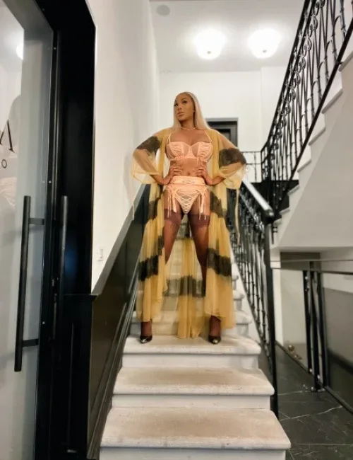 Candy Mira photo 18, ebony, athletic, blonde hair, 182 cm, 72 kg, Large bust, Hong Kong
