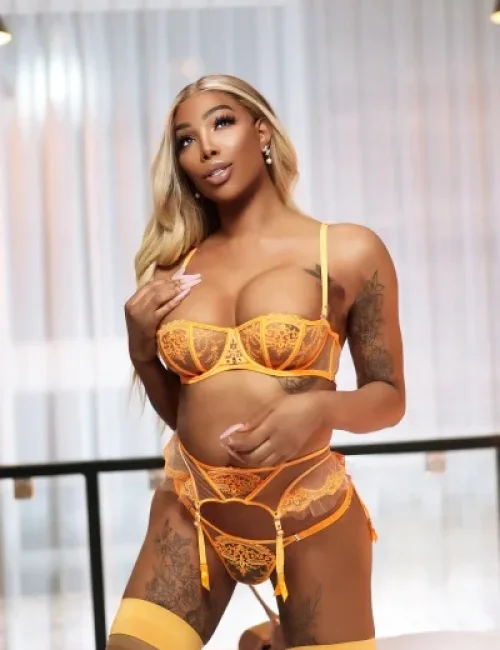 Candy Mira photo 24, ebony, athletic, blonde hair, 182 cm, 72 kg, Large bust, Hong Kong