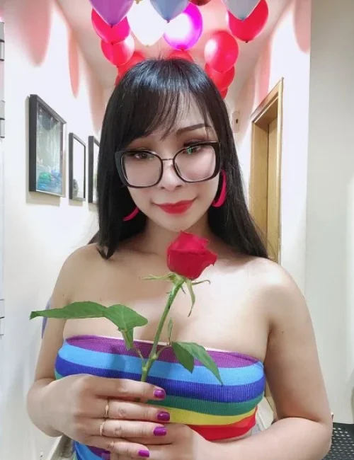 Salma photo 13, asian, petite, brunette, 152 cm, 45 kg, Medium bust, Hong Kong