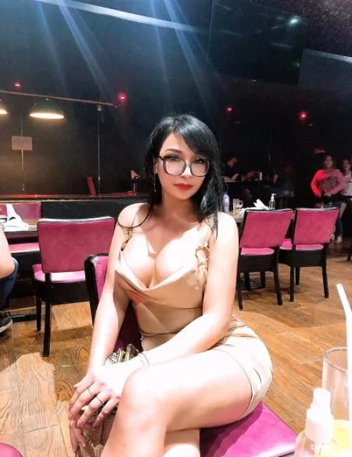 Salma photo 15, asian, petite, brunette, 152 cm, 45 kg, Medium bust, Hong Kong