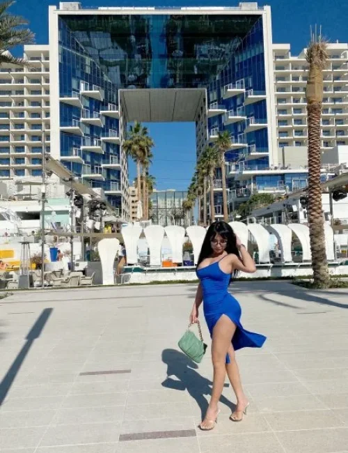 Salma photo 27, asian, petite, brunette, 152 cm, 45 kg, Medium bust, Hong Kong