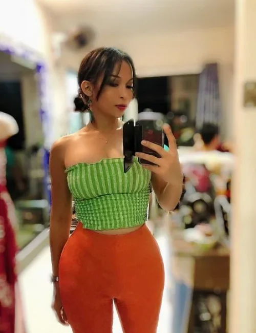 Salma photo 31, asian, petite, brunette, 152 cm, 45 kg, Medium bust, Hong Kong
