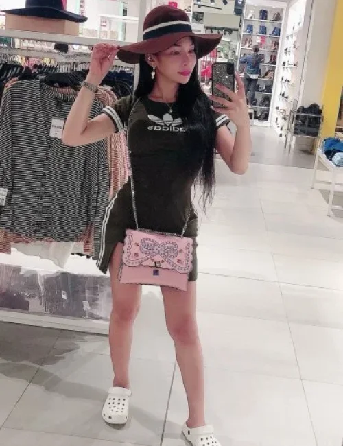 Salma photo 57, asian, petite, brunette, 152 cm, 45 kg, Medium bust, Hong Kong