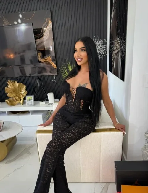Barbara Lina photo 2, european, average, black hair, 170 cm, 70 kg, Large bust, Hong Kong