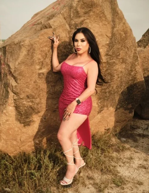 Florencia photo 13, european, curvy, black hair, 158 cm, 63 kg, Large bust, Hong Kong