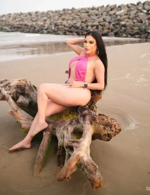 Florencia photo 20, european, curvy, black hair, 158 cm, 63 kg, Large bust, Hong Kong